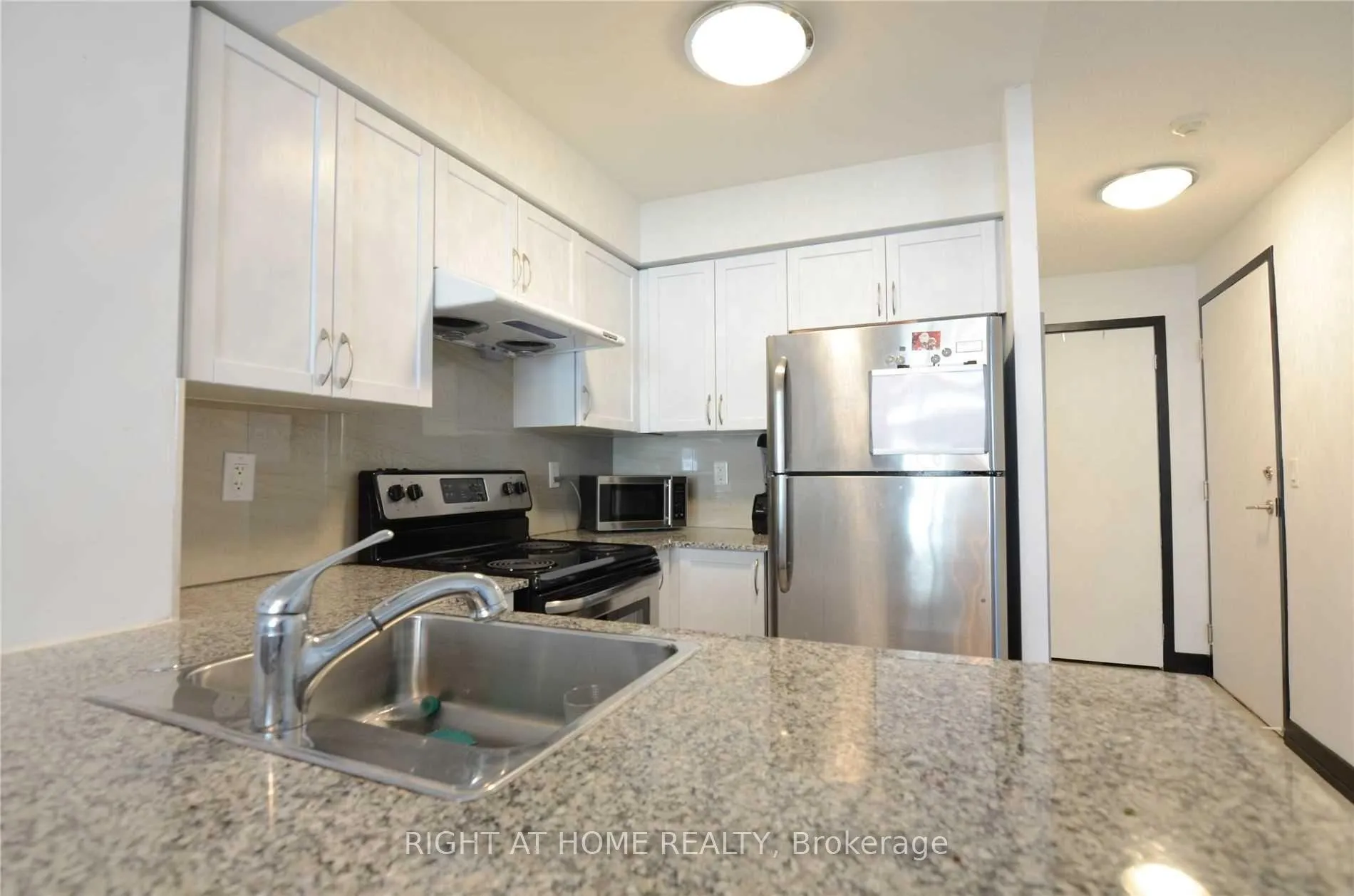 Photo 4 of Unit 1016, 812 Lansdowne Avenue, Toronto, Dovercourt-Wallace Emerson-Junction — HOMEH