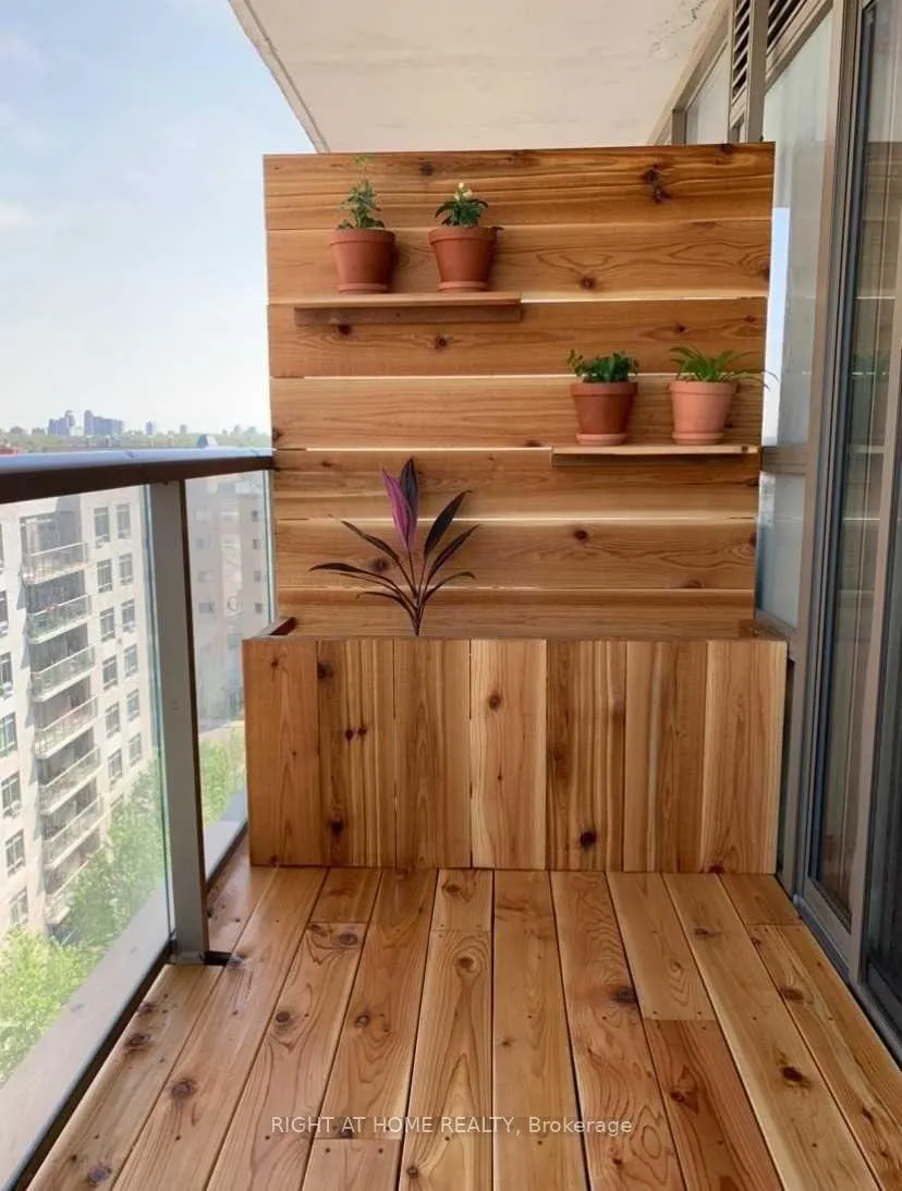 Photo 5 of Unit 1016, 812 Lansdowne Avenue, Toronto, Dovercourt-Wallace Emerson-Junction — HOMEH