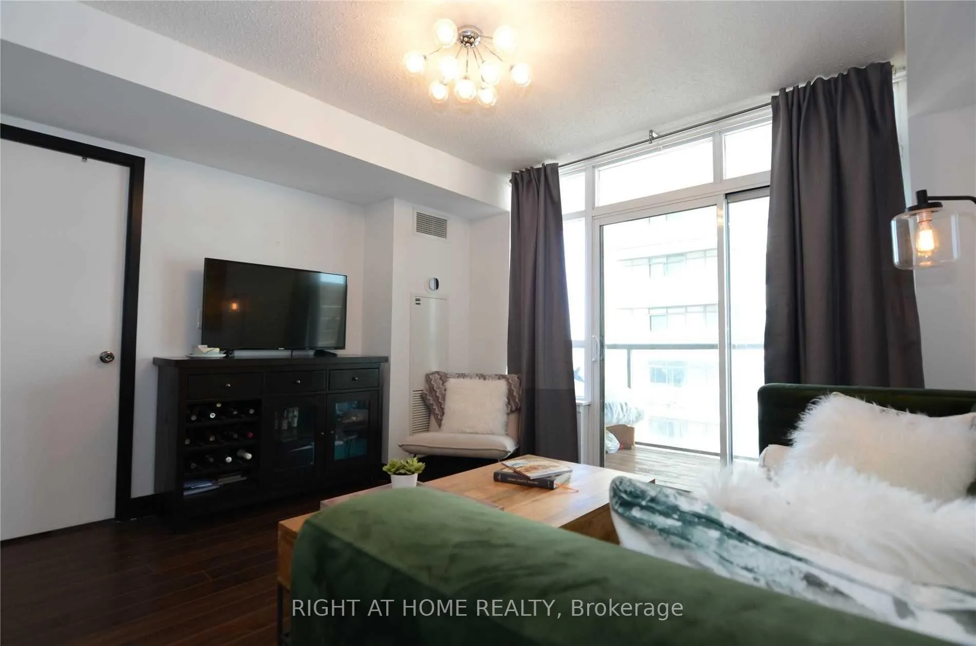 Photo 6 of Unit 1016, 812 Lansdowne Avenue, Toronto, Dovercourt-Wallace Emerson-Junction — HOMEH
