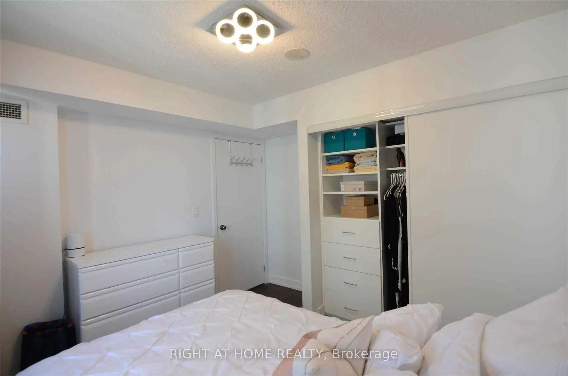 Photo 9 of Unit 1016, 812 Lansdowne Avenue, Toronto, Dovercourt-Wallace Emerson-Junction — HOMEH