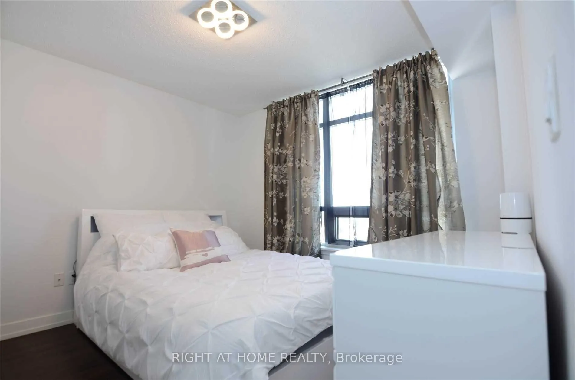 Photo 11 of Unit 1016, 812 Lansdowne Avenue, Toronto, Dovercourt-Wallace Emerson-Junction — HOMEH