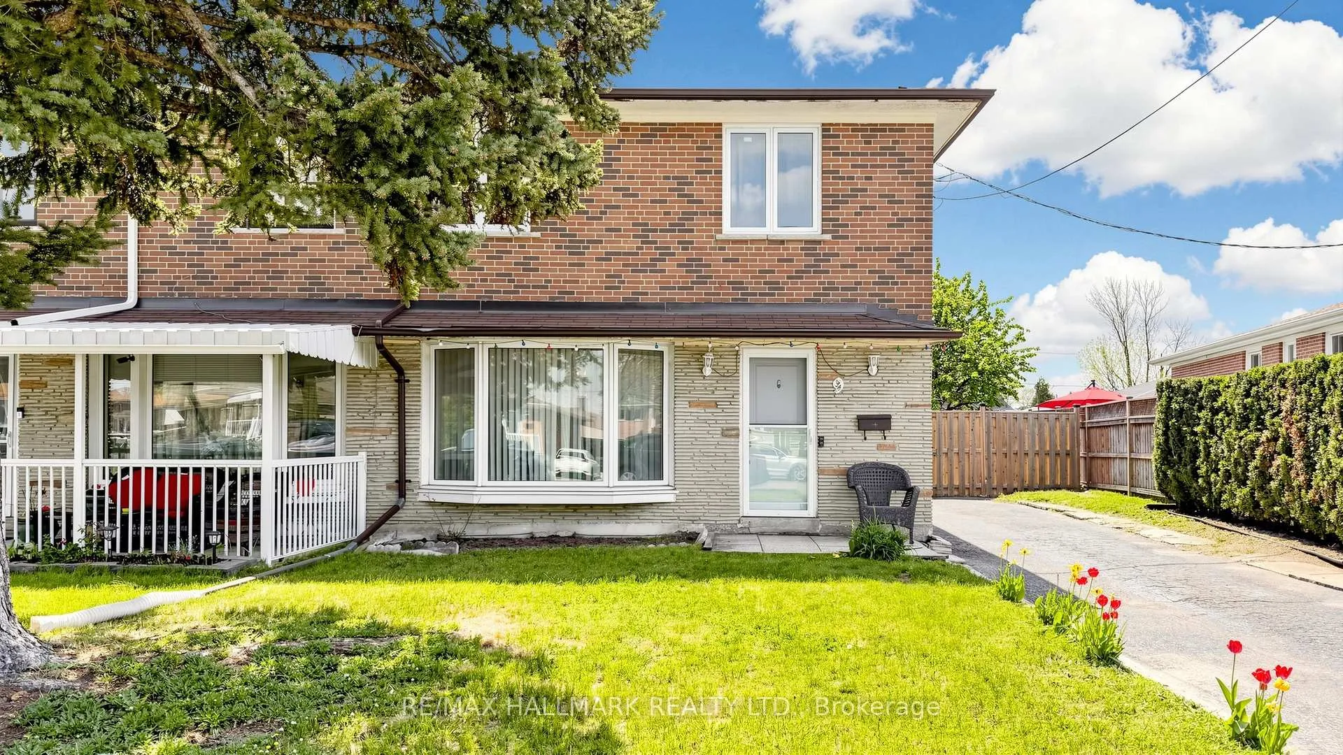 Photo 2 of 9 Rubydale Gardens, North York, Humber Summit — HOMEH