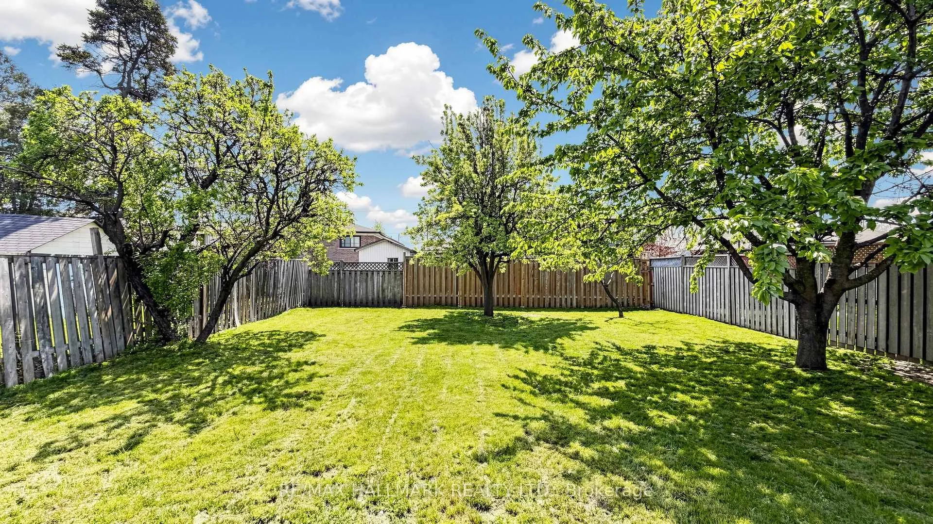 Photo 26 of 9 Rubydale Gardens, North York, Humber Summit — HOMEH