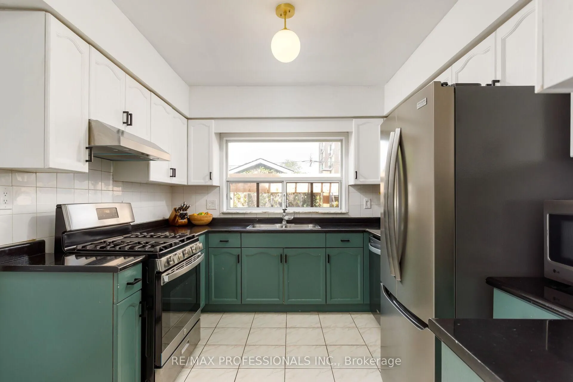 Photo 9 of 199 Osler Street, Toronto, Weston-Pellam Park — HOMEH
