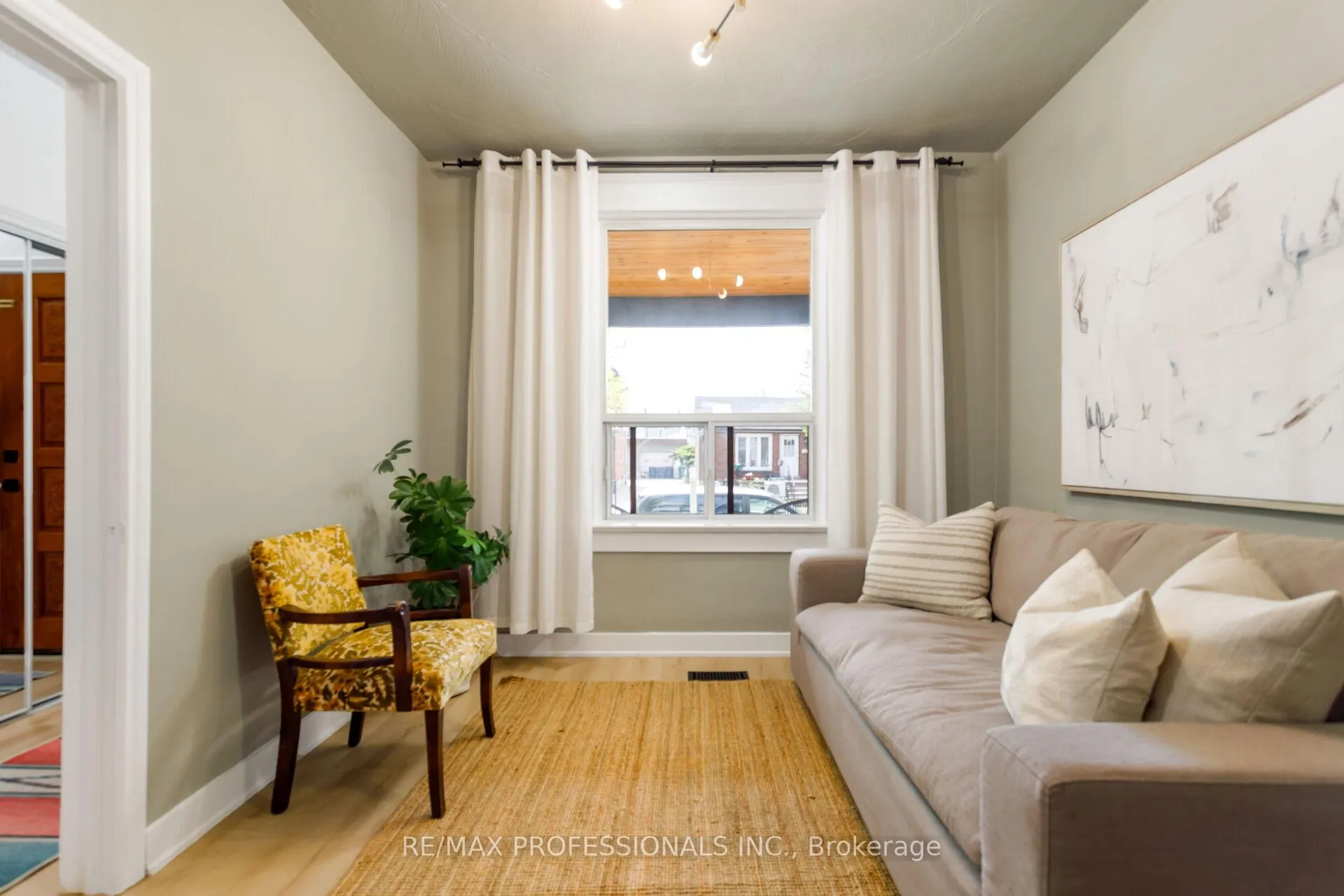 Photo 13 of 199 Osler Street, Toronto, Weston-Pellam Park — HOMEH