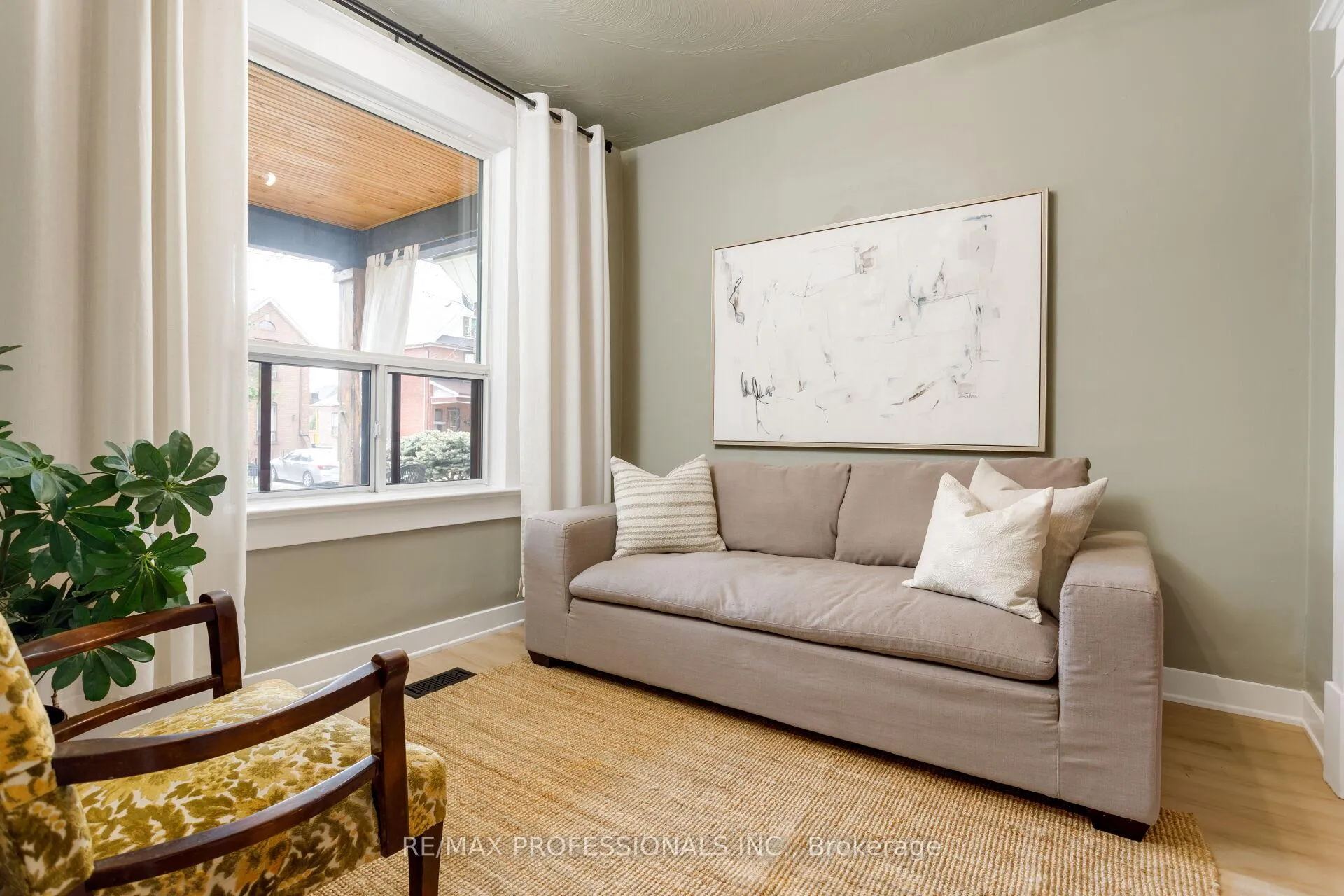 Photo 14 of 199 Osler Street, Toronto, Weston-Pellam Park — HOMEH