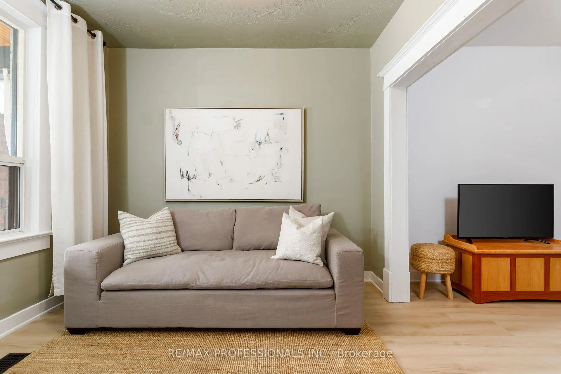 Photo 15 of 199 Osler Street, Toronto, Weston-Pellam Park — HOMEH