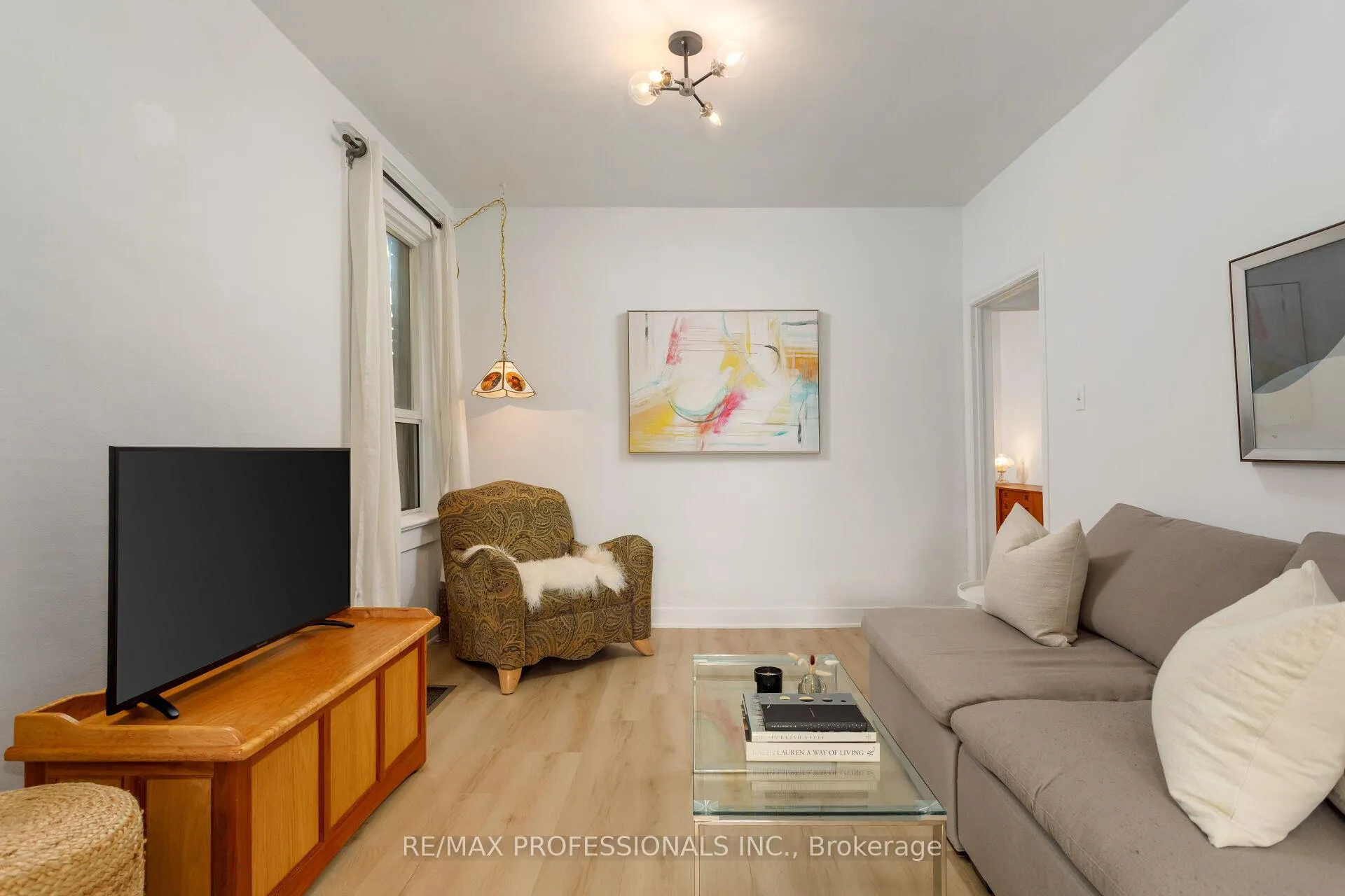 Photo 17 of 199 Osler Street, Toronto, Weston-Pellam Park — HOMEH