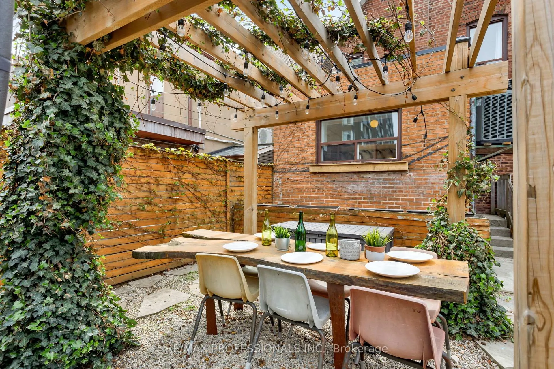 Photo 20 of 199 Osler Street, Toronto, Weston-Pellam Park — HOMEH