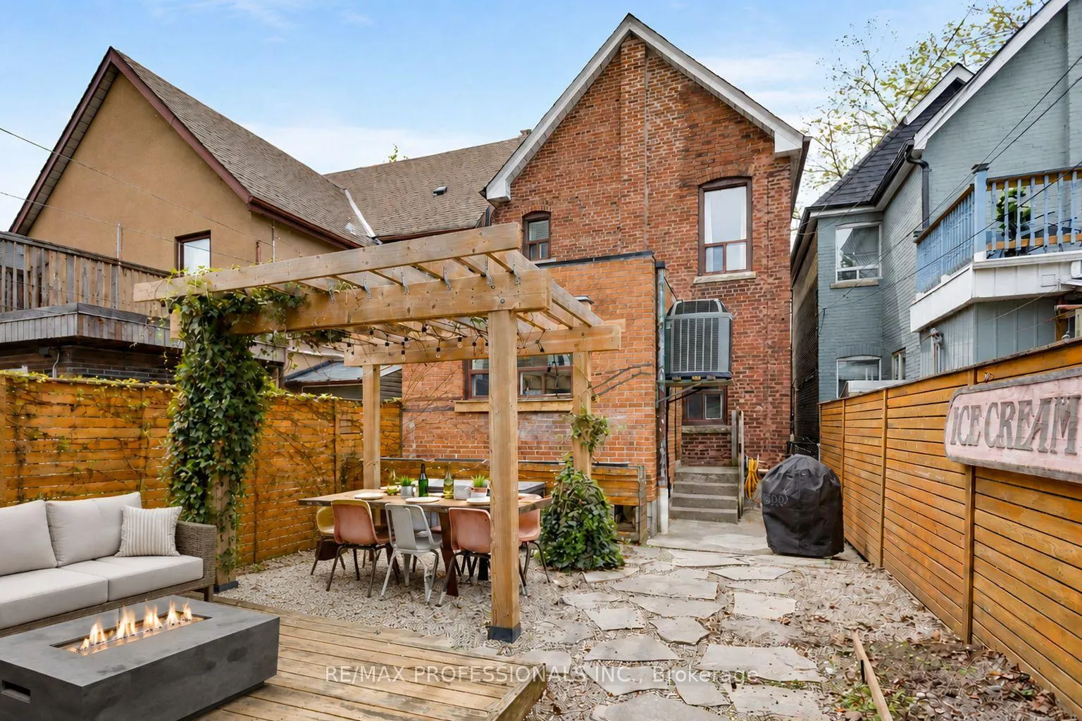 Photo 21 of 199 Osler Street, Toronto, Weston-Pellam Park — HOMEH