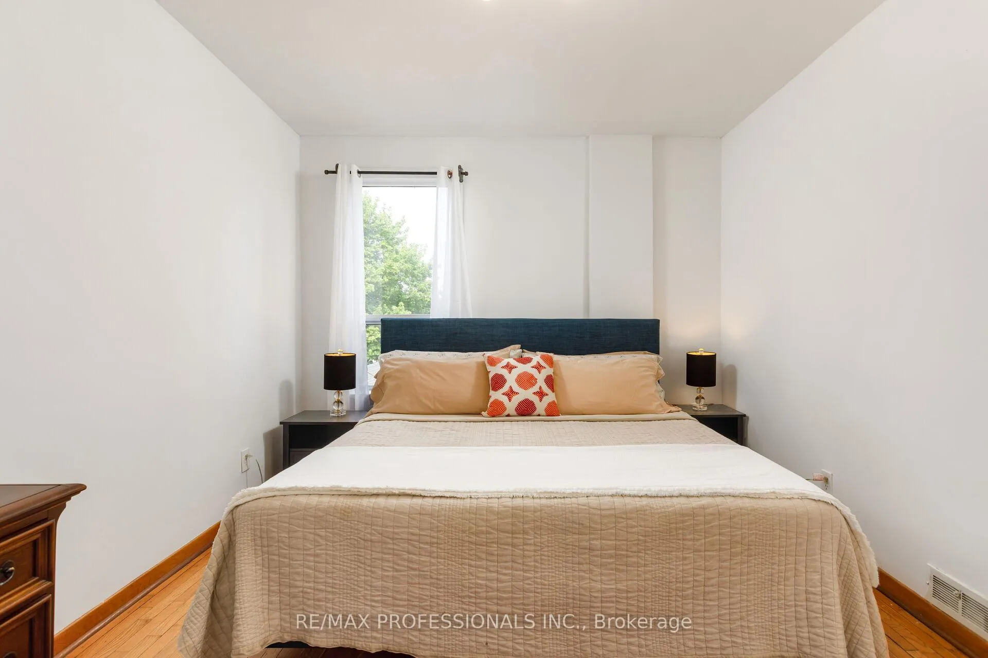 Photo 27 of 199 Osler Street, Toronto, Weston-Pellam Park — HOMEH