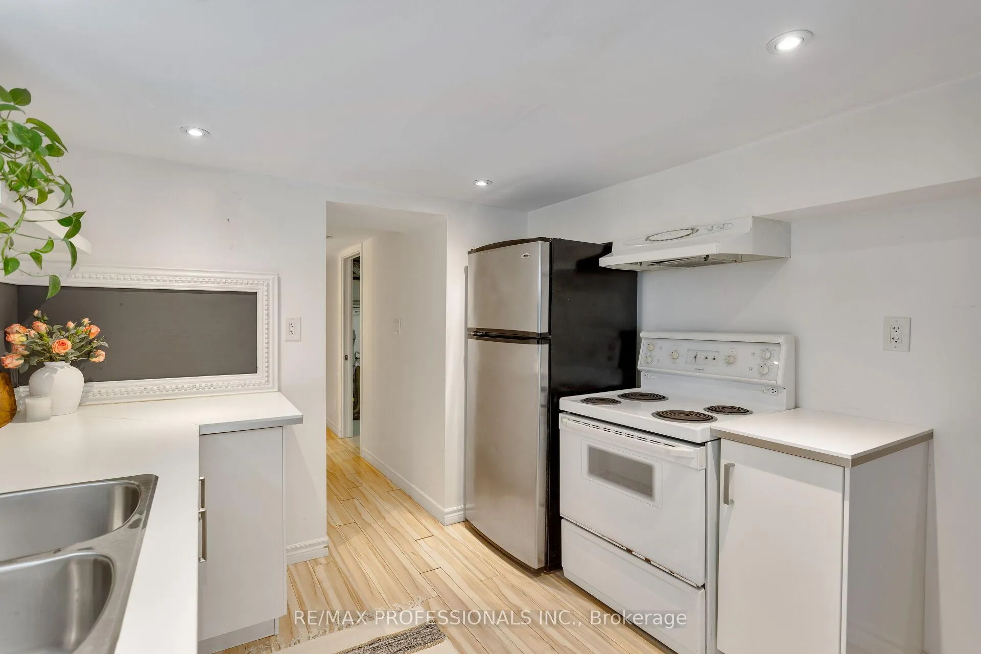 Photo 35 of 199 Osler Street, Toronto, Weston-Pellam Park — HOMEH