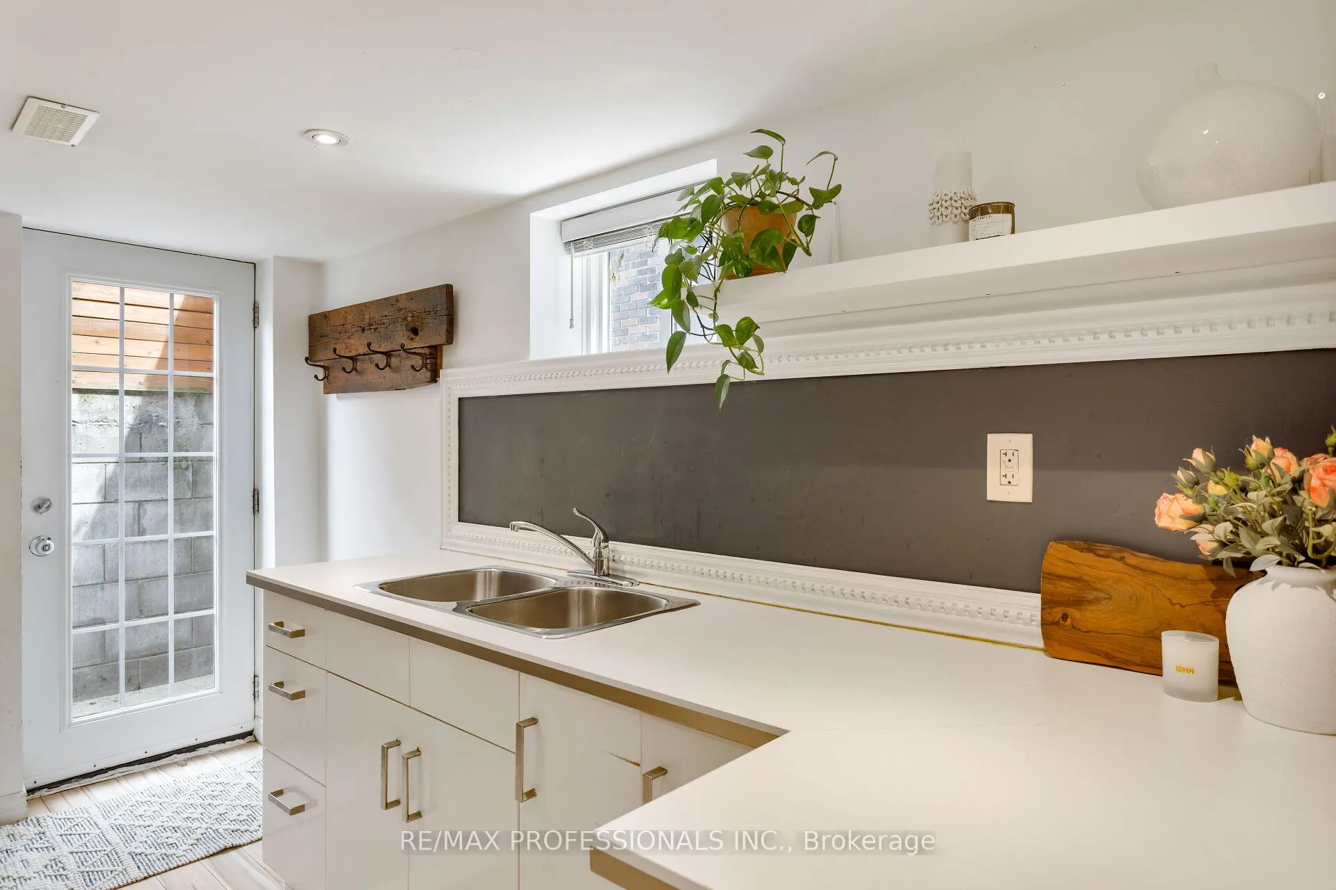 Photo 36 of 199 Osler Street, Toronto, Weston-Pellam Park — HOMEH