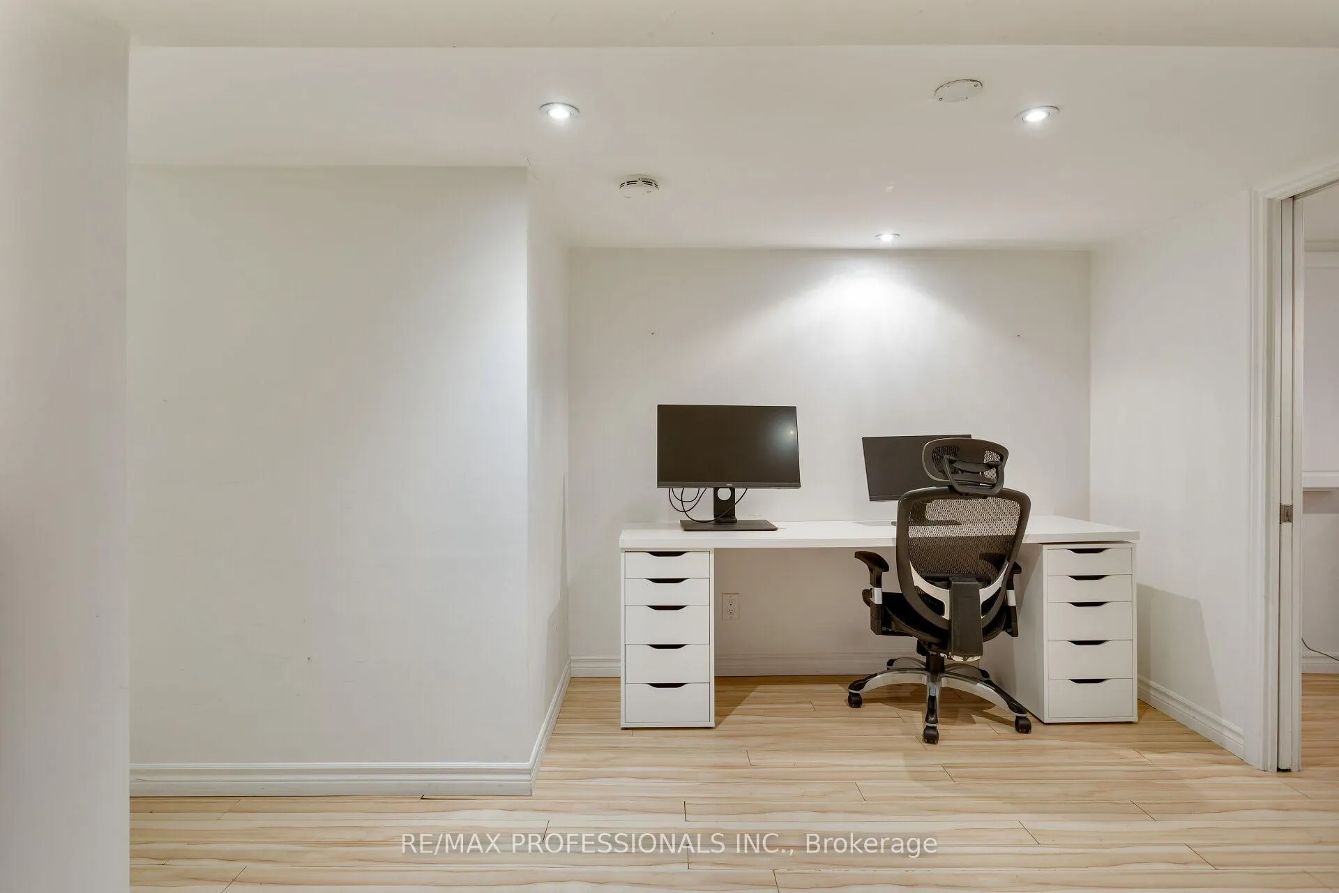 Photo 41 of 199 Osler Street, Toronto, Weston-Pellam Park — HOMEH