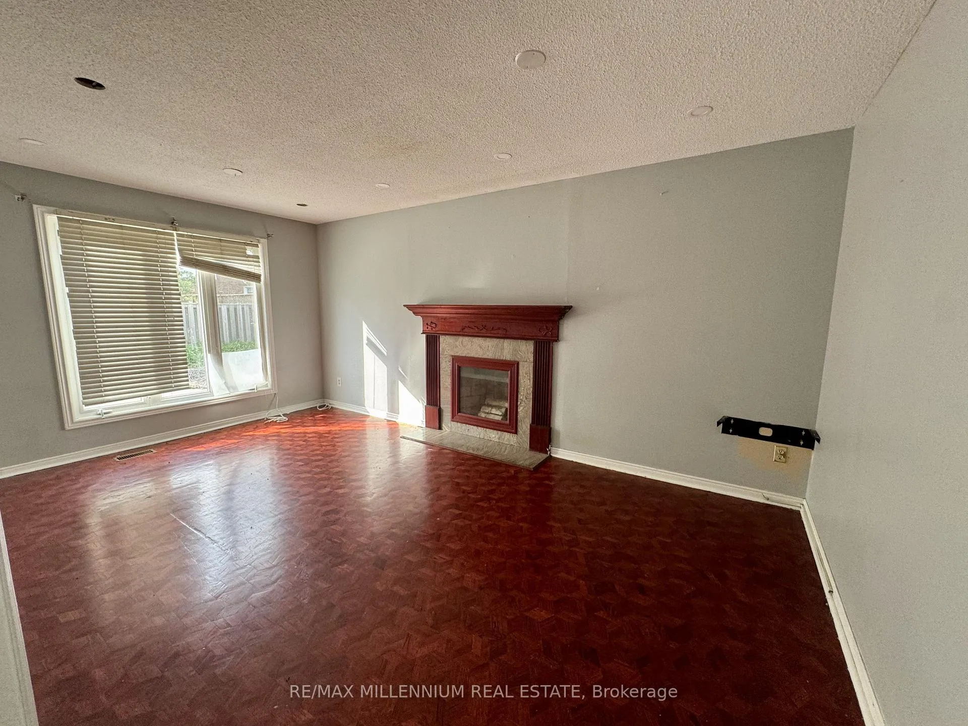 Photo 7 of 36 Diane Court, Brampton, Fletcher's Creek South — HOMEH