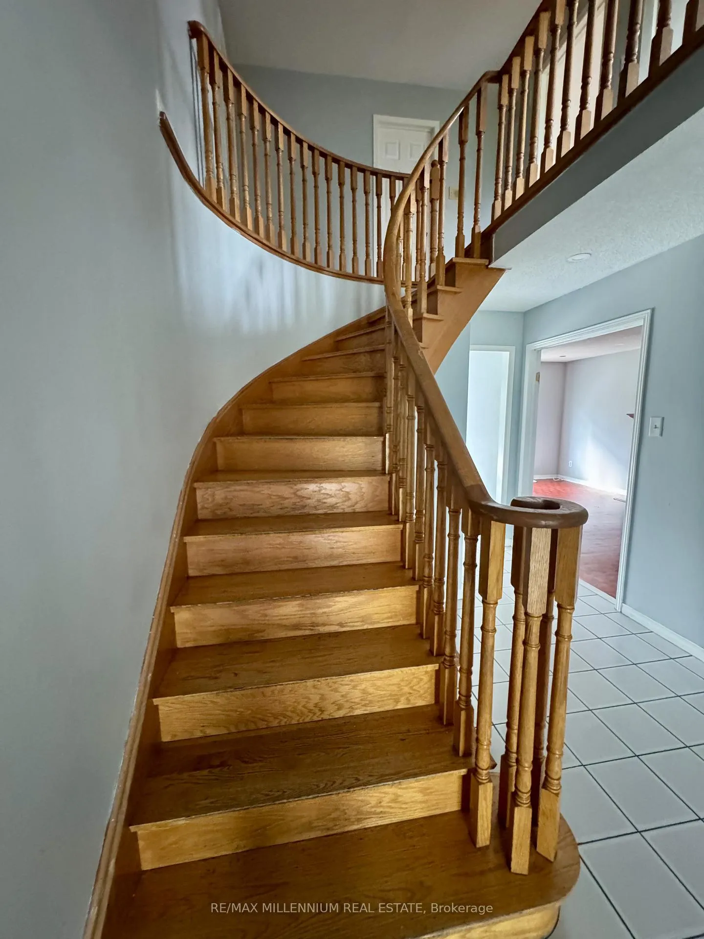 Photo 10 of 36 Diane Court, Brampton, Fletcher's Creek South — HOMEH