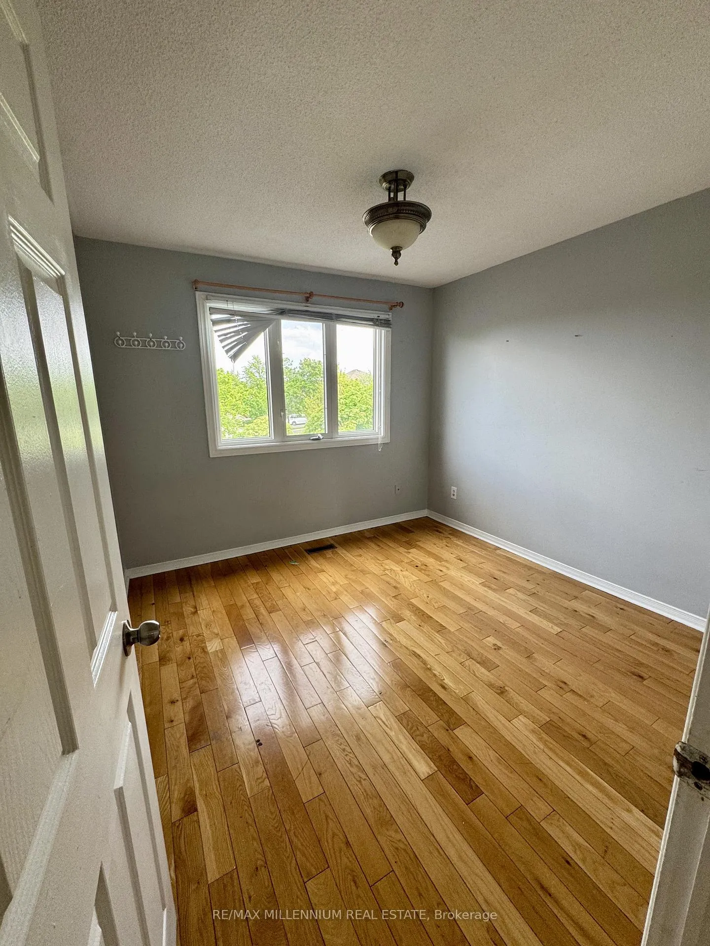 Photo 12 of 36 Diane Court, Brampton, Fletcher's Creek South — HOMEH