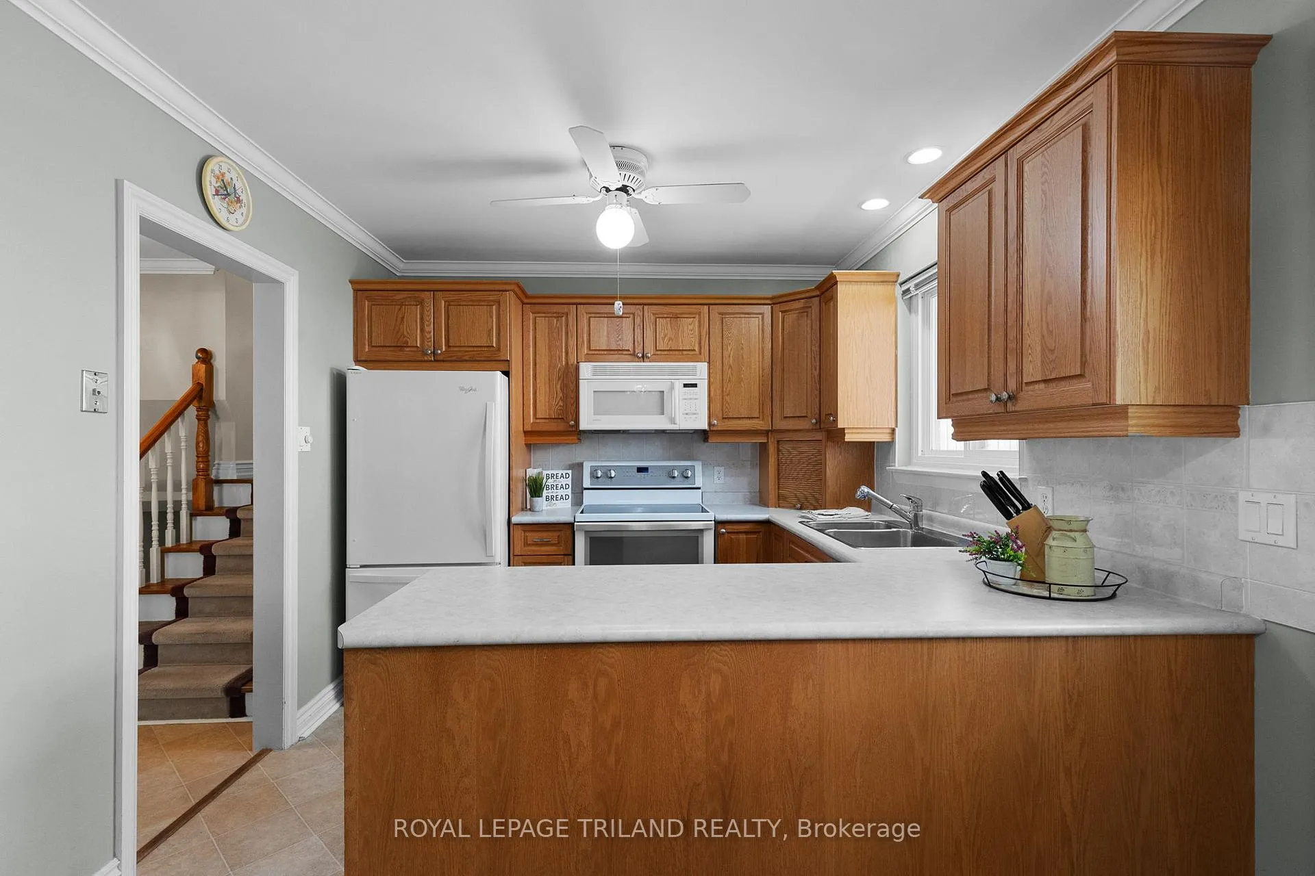 Photo 5 of 29 Ladore Drive, Brampton, Brampton South — HOMEH