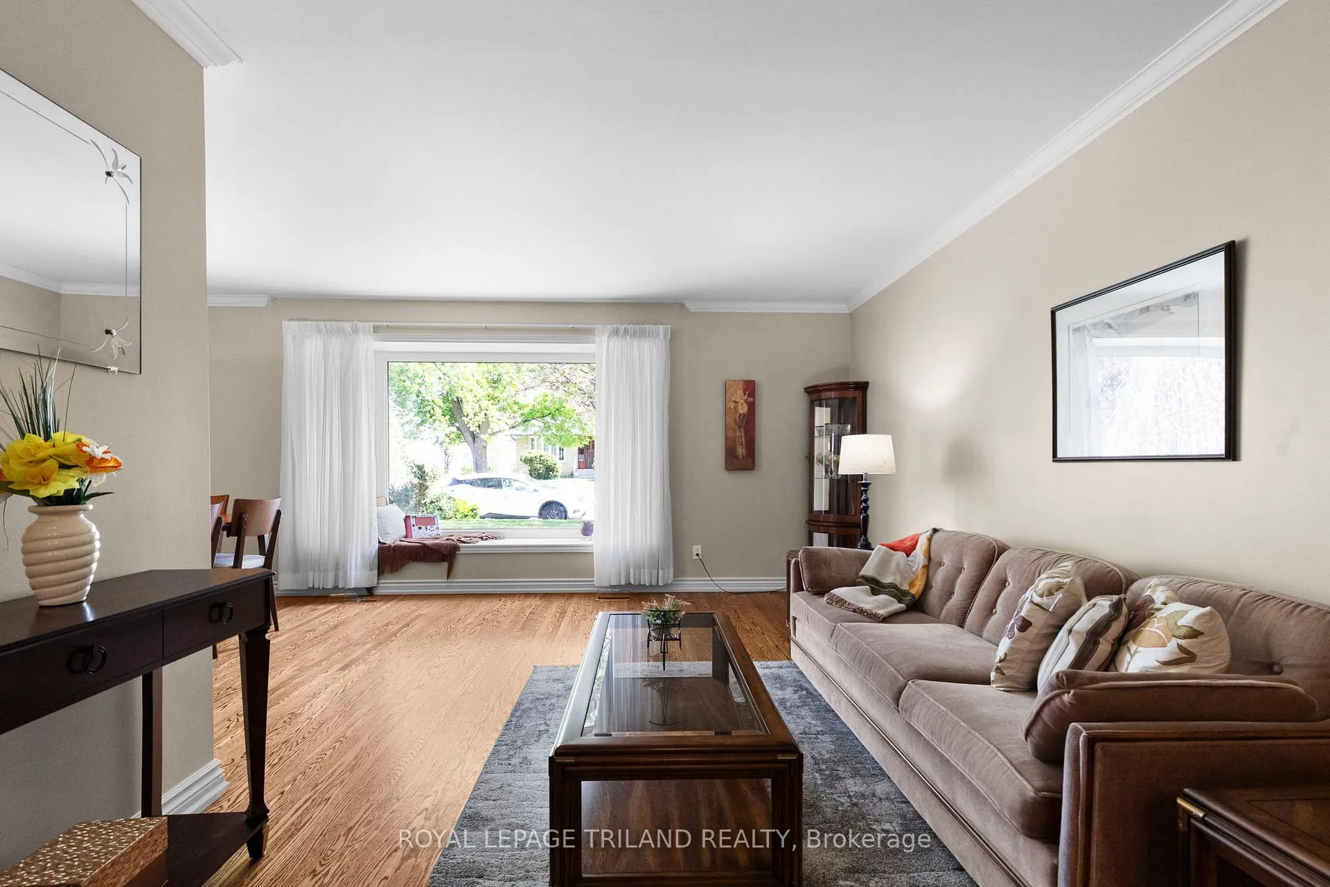 Photo 10 of 29 Ladore Drive, Brampton, Brampton South — HOMEH