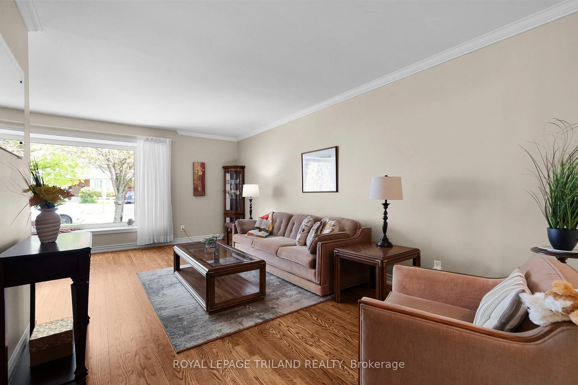 Photo 11 of 29 Ladore Drive, Brampton, Brampton South — HOMEH