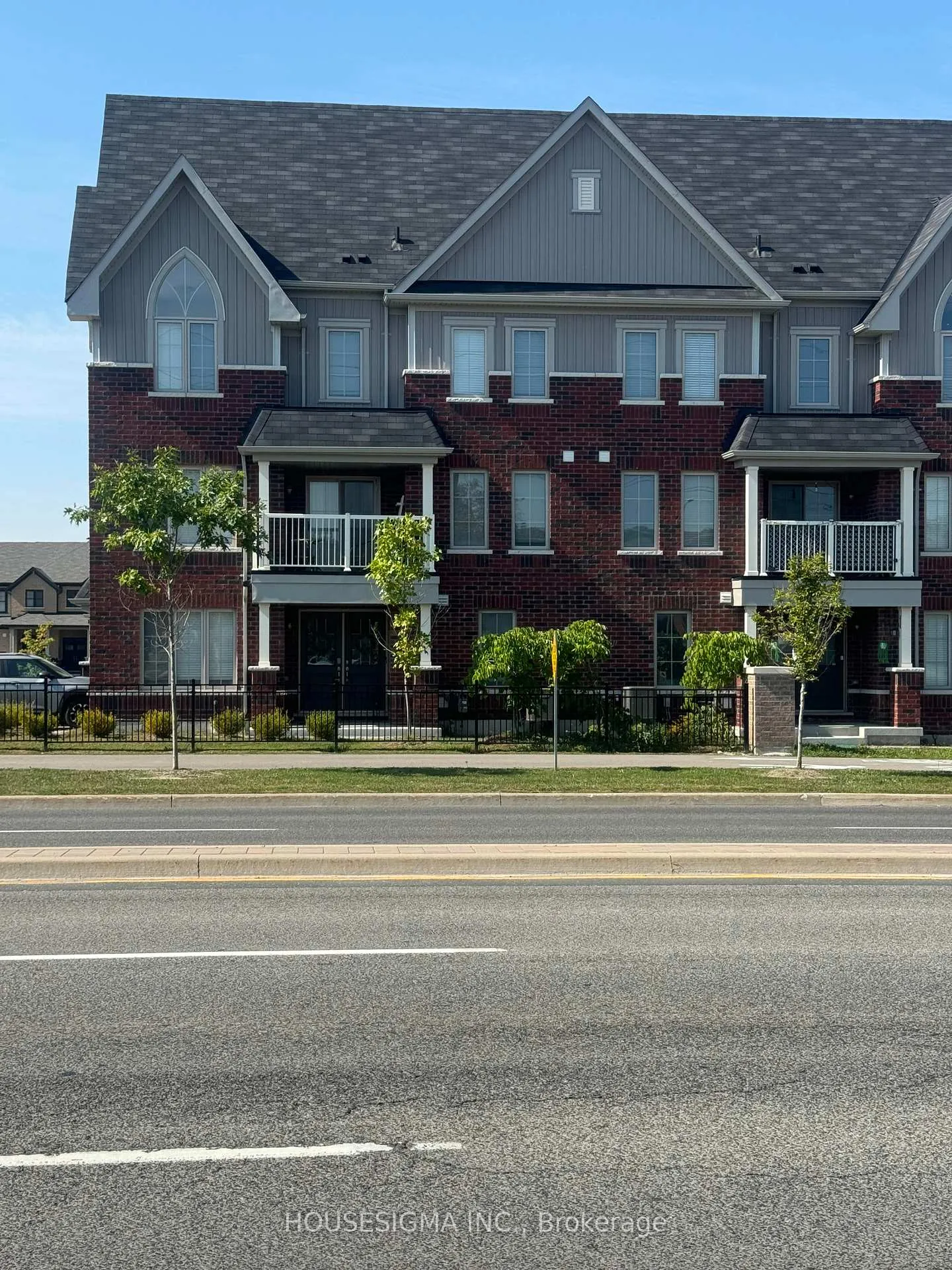 Photo 2 of 20 Mappin Way, Whitby, Rolling Acres — HOMEH