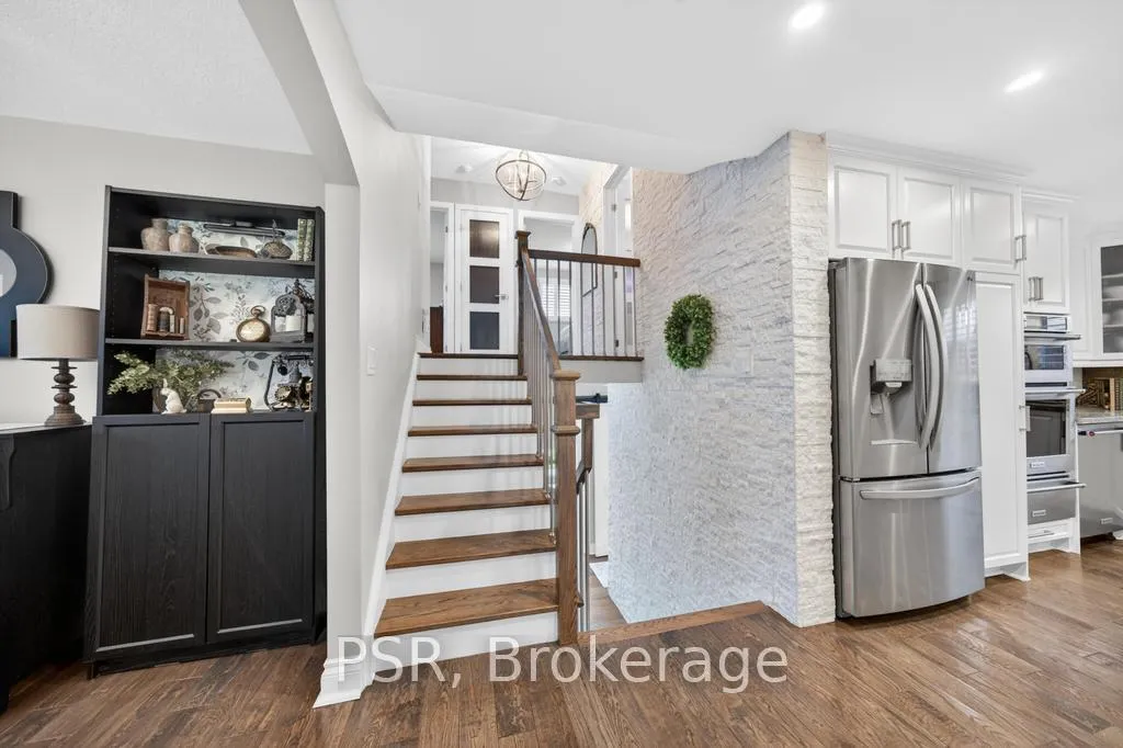 Photo 17 of 323 Queen Victoria Drive, Hamilton, Quinndale — HOMEH