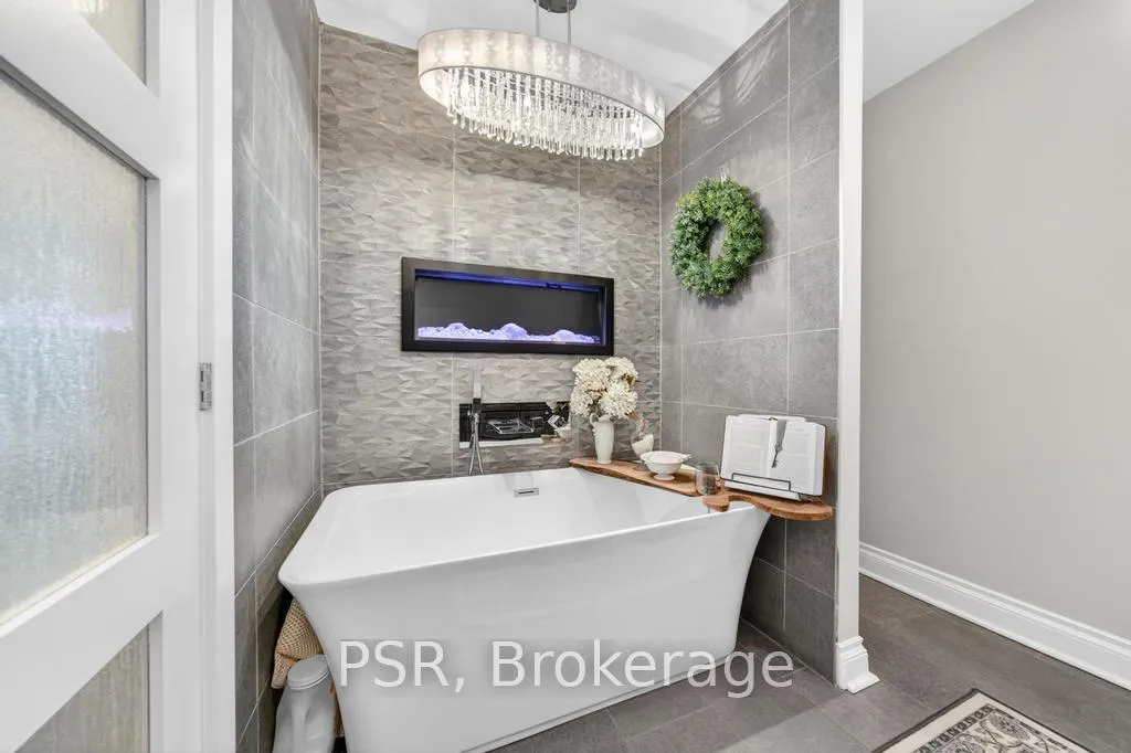 Photo 24 of 323 Queen Victoria Drive, Hamilton, Quinndale — HOMEH