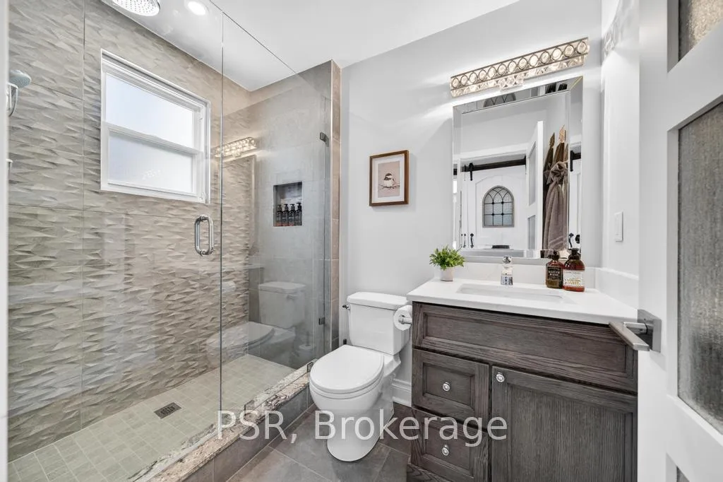 Photo 29 of 323 Queen Victoria Drive, Hamilton, Quinndale — HOMEH