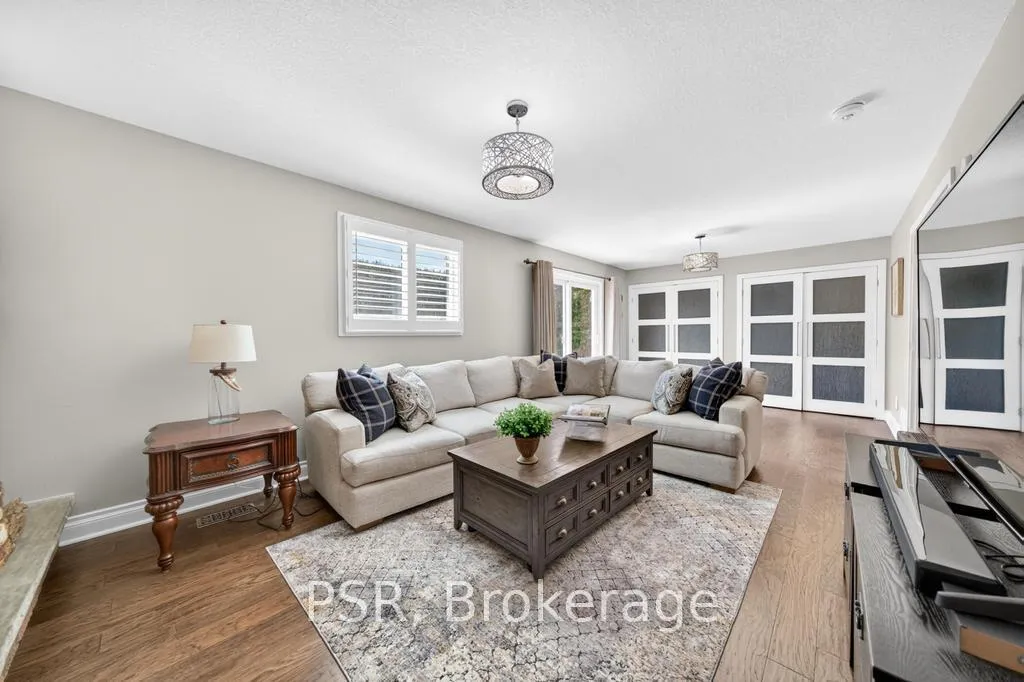 Photo 32 of 323 Queen Victoria Drive, Hamilton, Quinndale — HOMEH