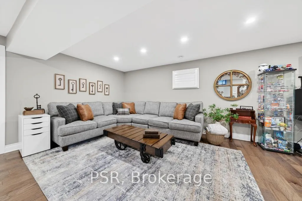 Photo 34 of 323 Queen Victoria Drive, Hamilton, Quinndale — HOMEH