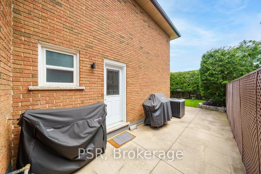 Photo 38 of 323 Queen Victoria Drive, Hamilton, Quinndale — HOMEH