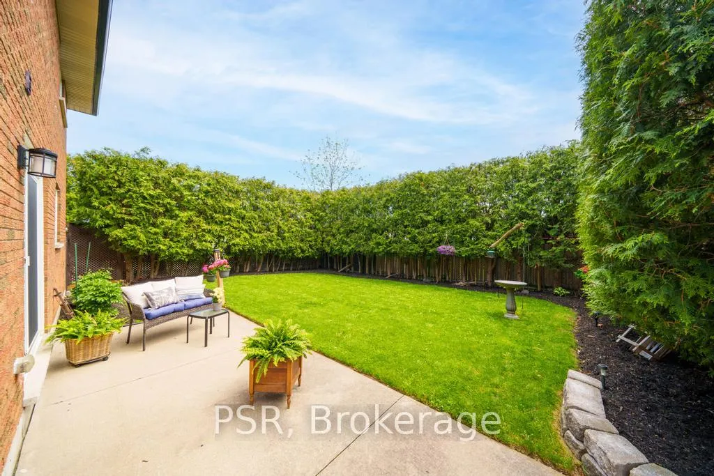 Photo 39 of 323 Queen Victoria Drive, Hamilton, Quinndale — HOMEH