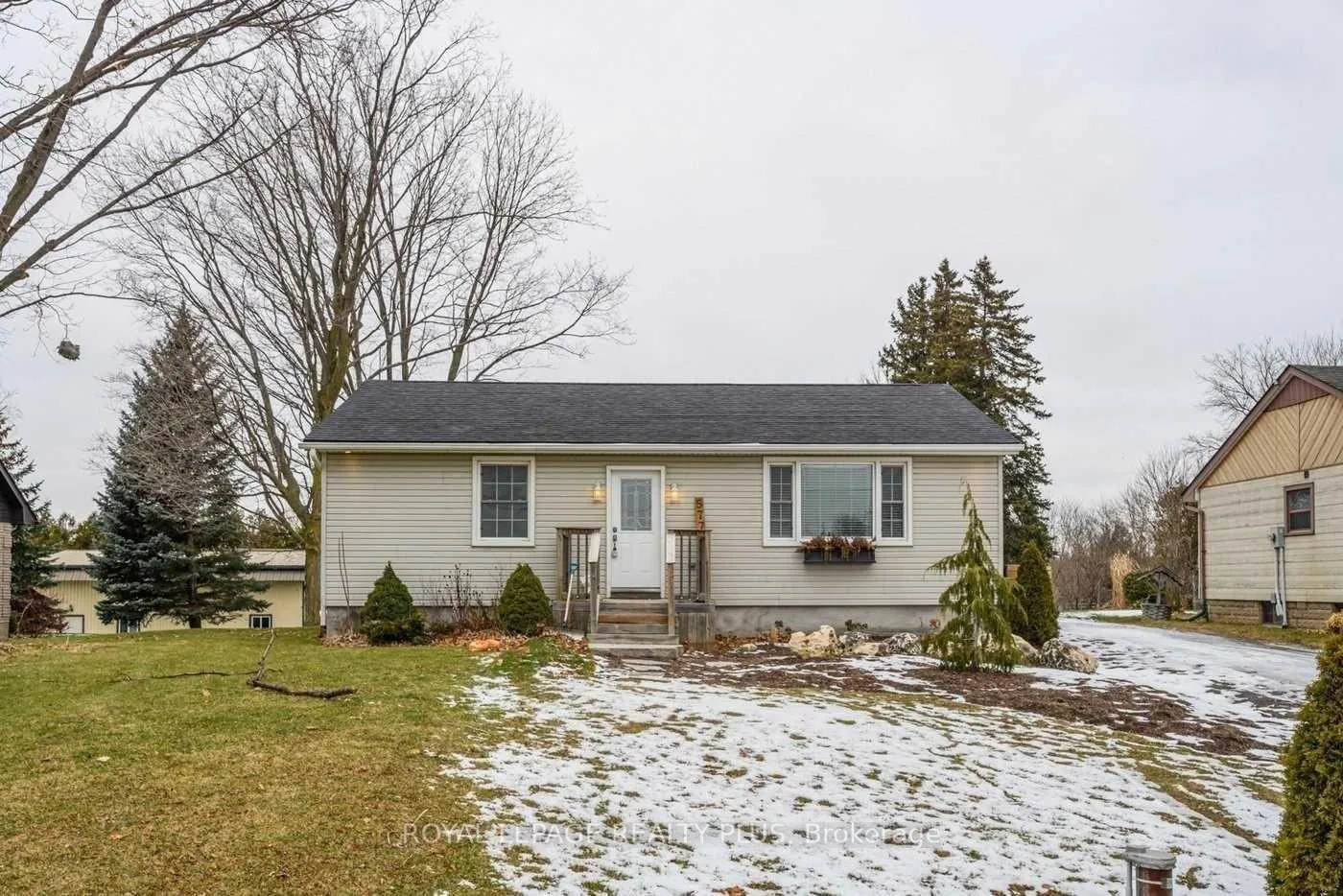 Photo 2 of 577 Dundas Street E, Hamilton, Waterdown — HOMEH
