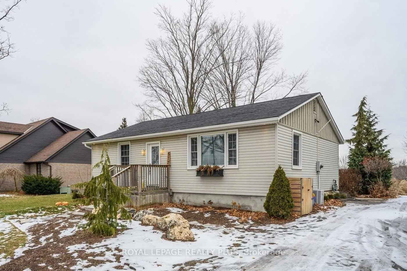 Photo 3 of 577 Dundas Street E, Hamilton, Waterdown — HOMEH