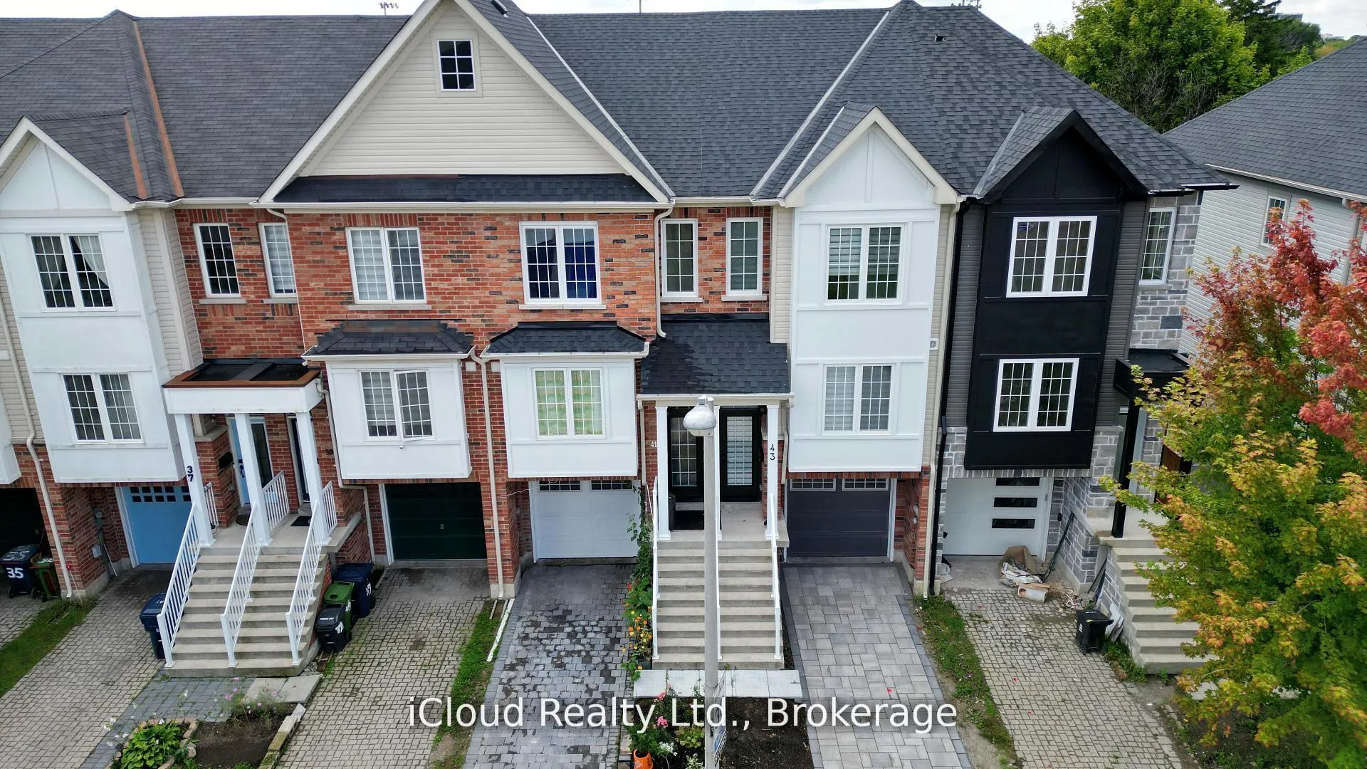 Photo 3 of 43 Mantello Drive, North York, York University Heights — HOMEH