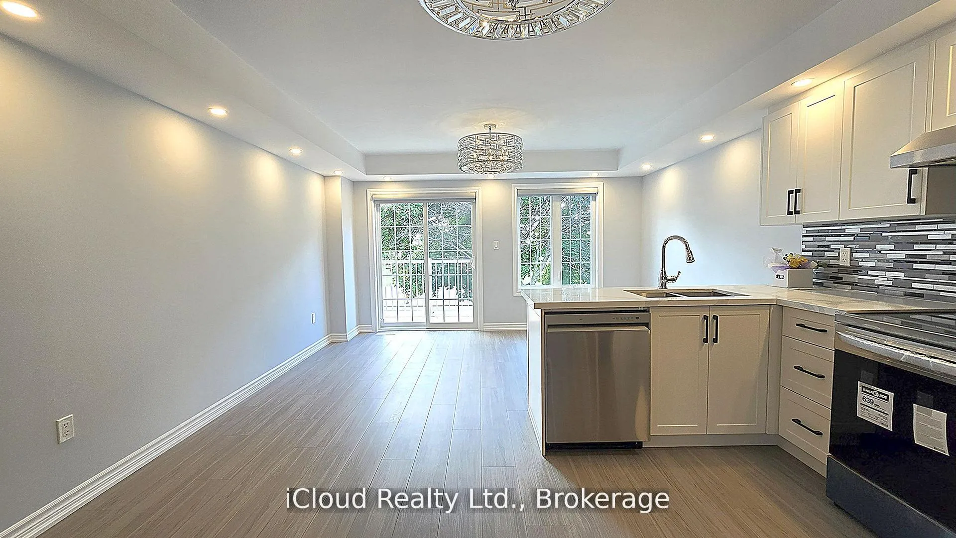 Photo 4 of 43 Mantello Drive, North York, York University Heights — HOMEH