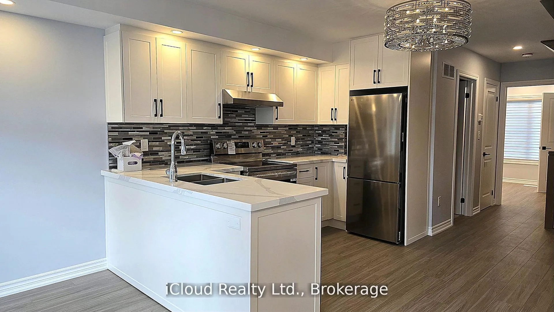 Photo 6 of 43 Mantello Drive, North York, York University Heights — HOMEH