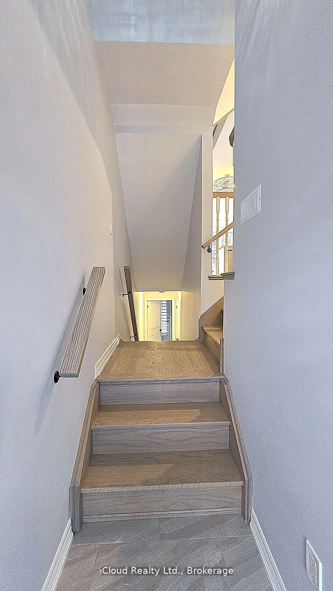 Photo 11 of 43 Mantello Drive, North York, York University Heights — HOMEH