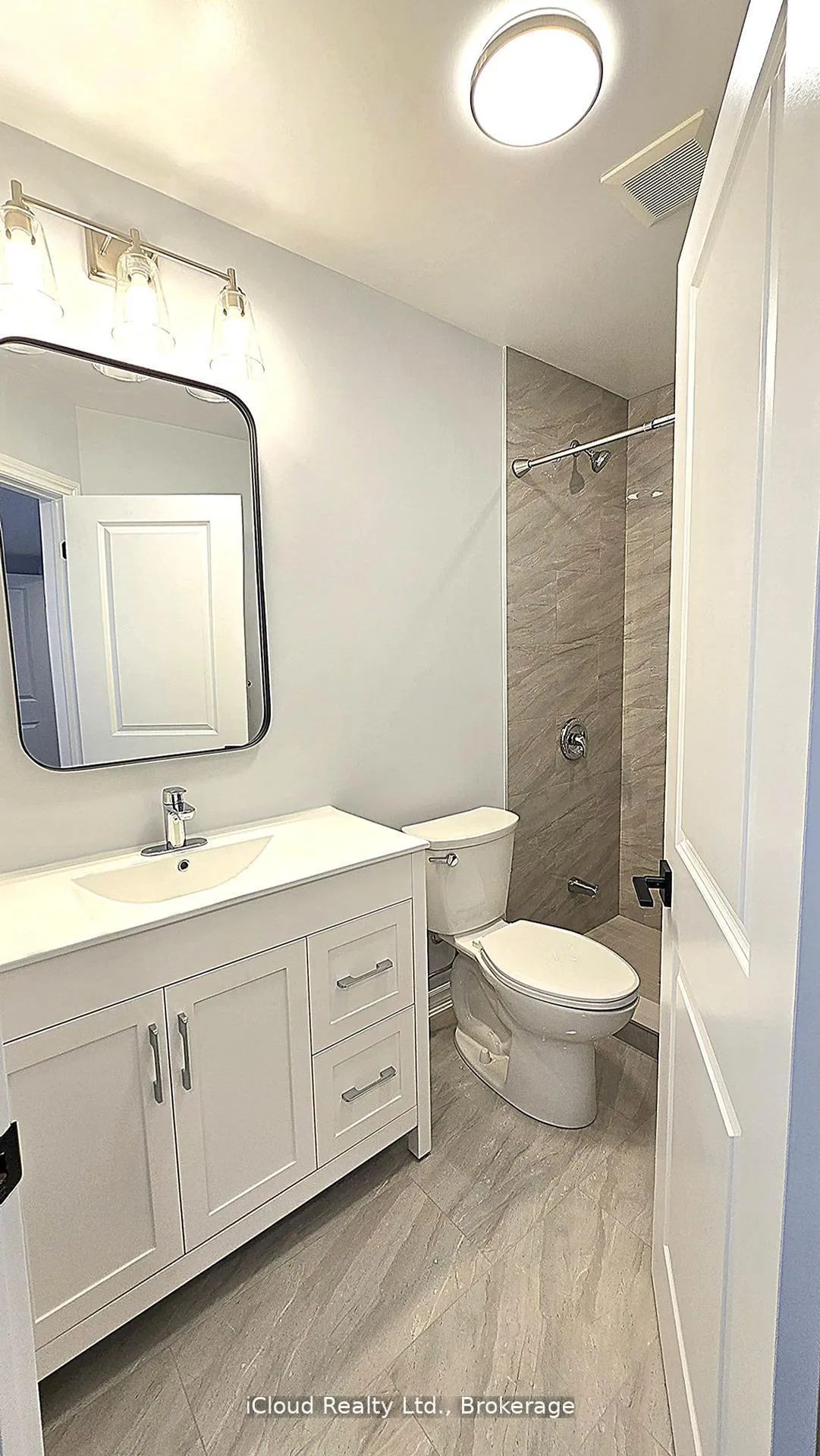 Photo 14 of 43 Mantello Drive, North York, York University Heights — HOMEH
