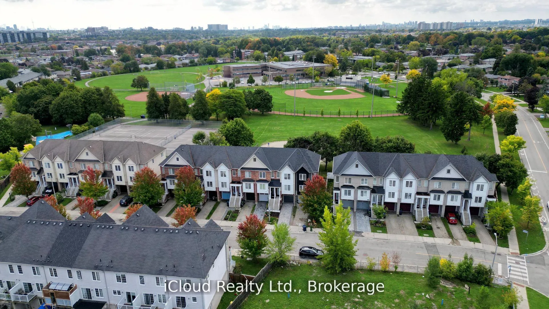 Photo 15 of 43 Mantello Drive, North York, York University Heights — HOMEH