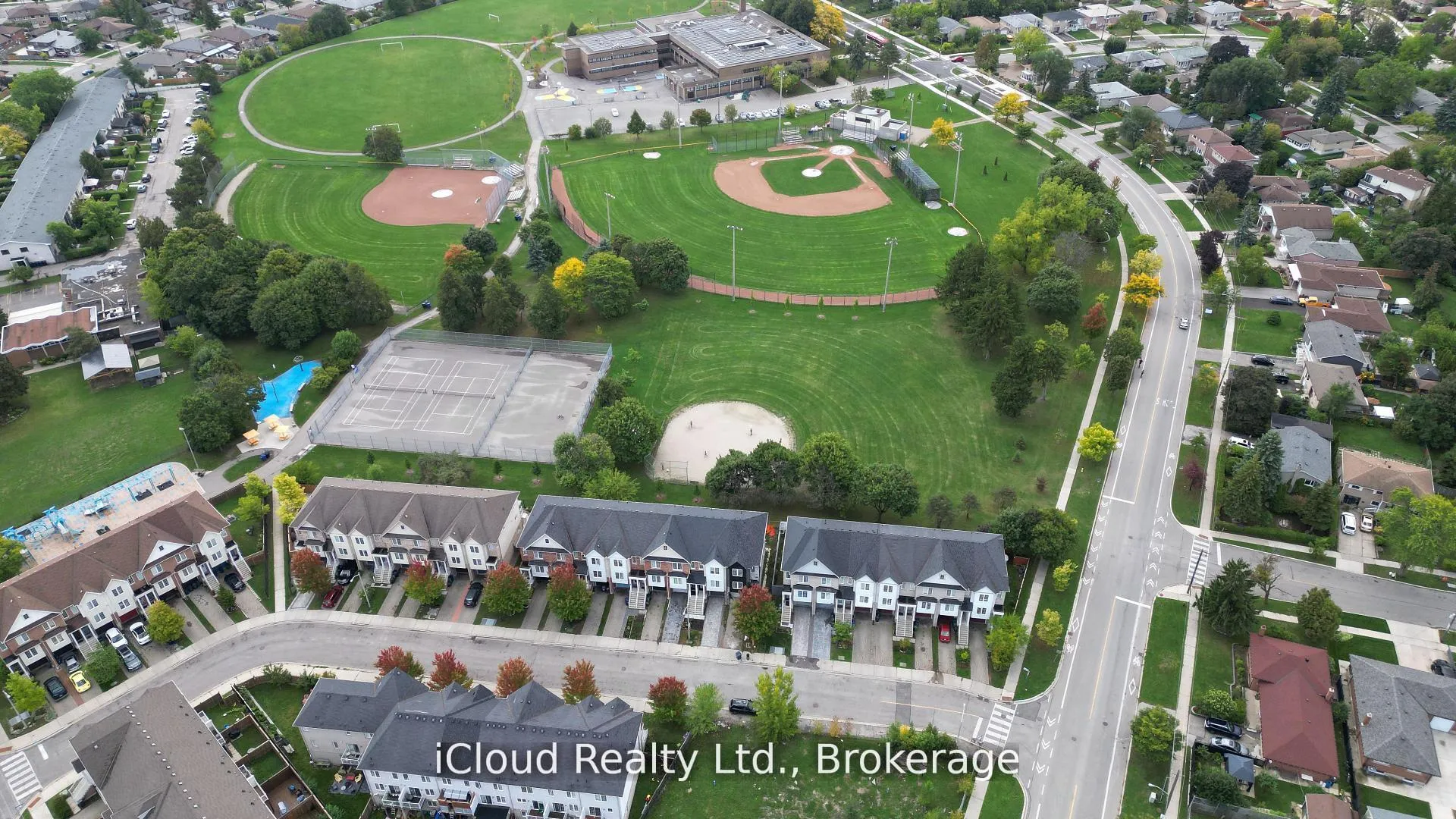 Photo 17 of 43 Mantello Drive, North York, York University Heights — HOMEH