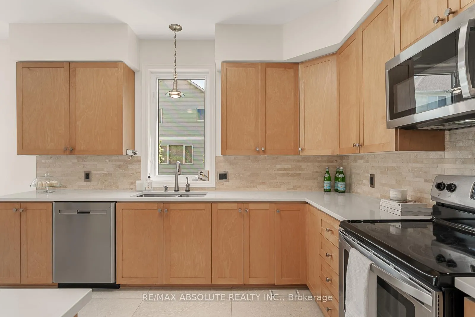 Photo 14 of 98 Yoho Drive, Ottawa, Kanata - Bridlewood — HOMEH