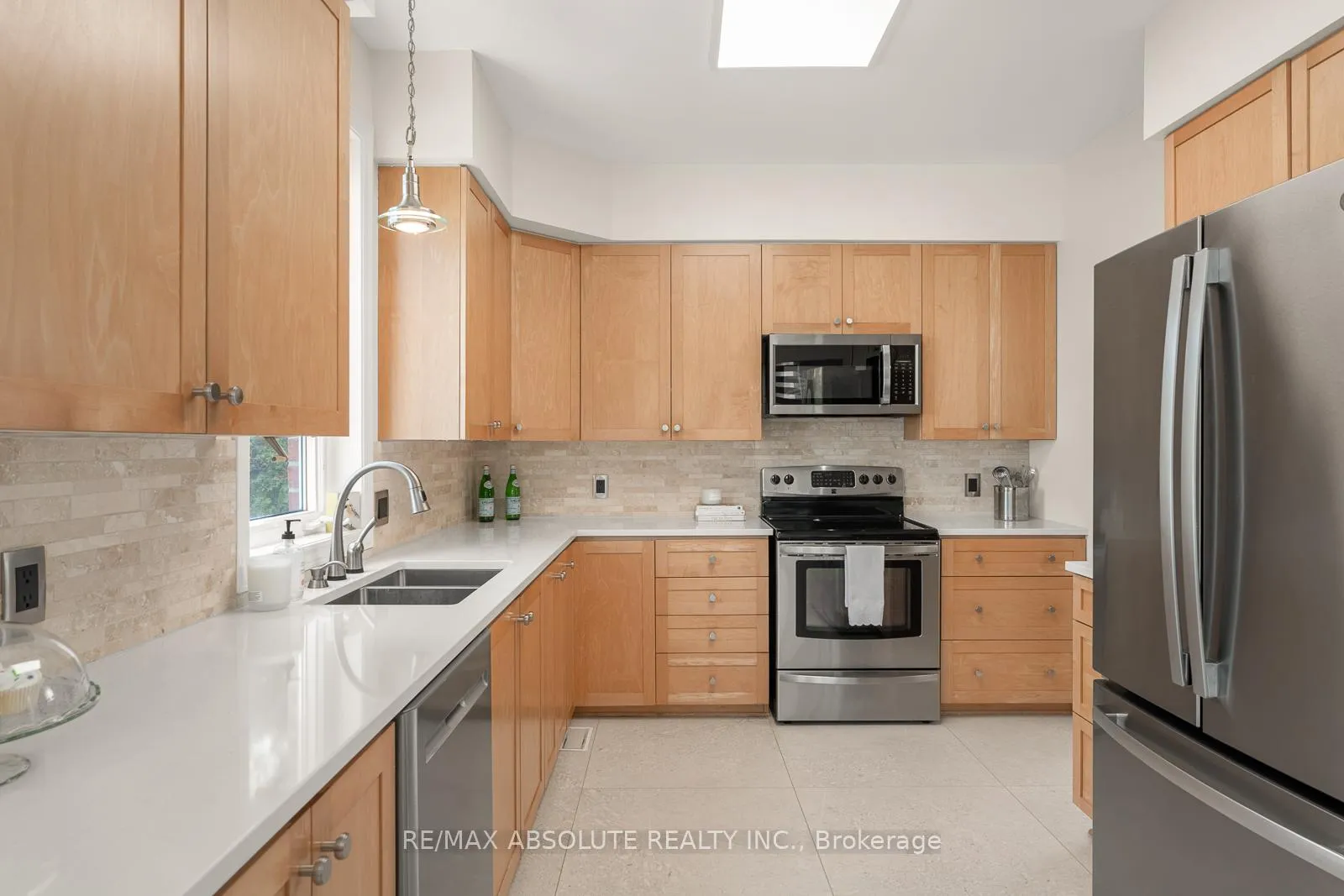 Photo 16 of 98 Yoho Drive, Ottawa, Kanata - Bridlewood — HOMEH