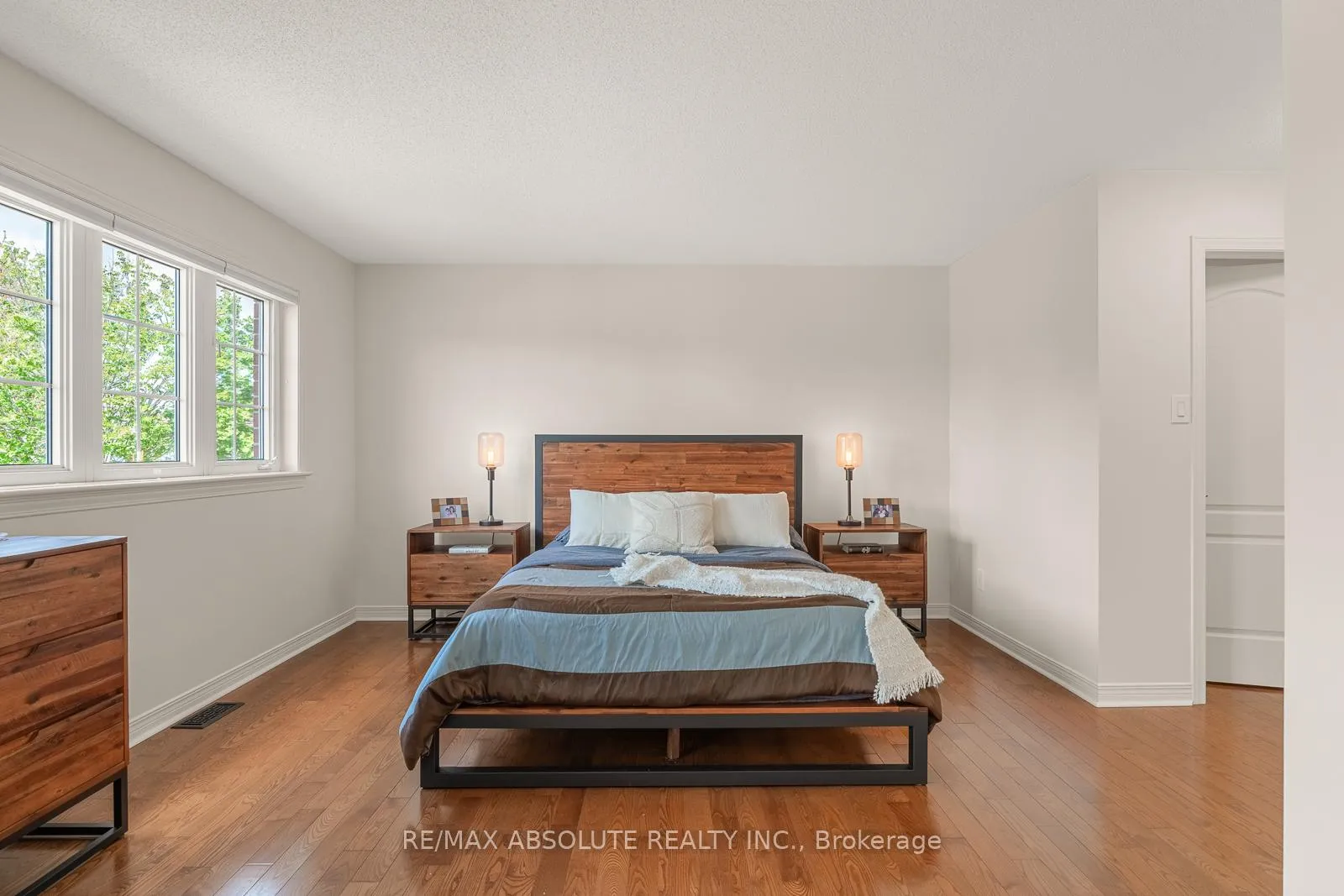 Photo 26 of 98 Yoho Drive, Ottawa, Kanata - Bridlewood — HOMEH