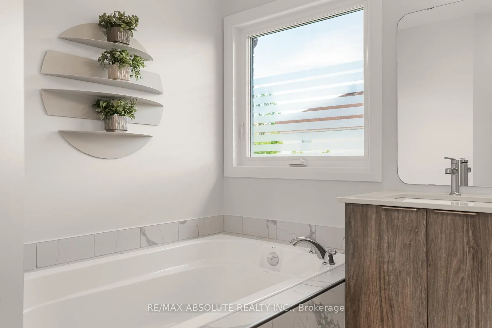 Photo 31 of 98 Yoho Drive, Ottawa, Kanata - Bridlewood — HOMEH