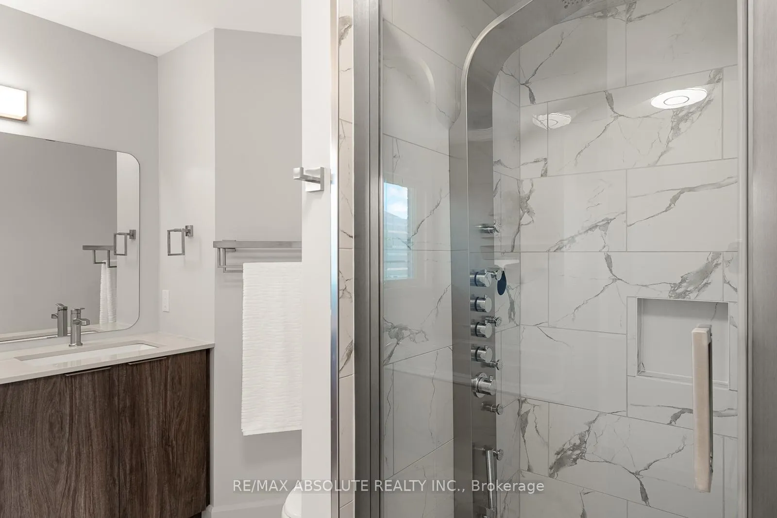 Photo 32 of 98 Yoho Drive, Ottawa, Kanata - Bridlewood — HOMEH