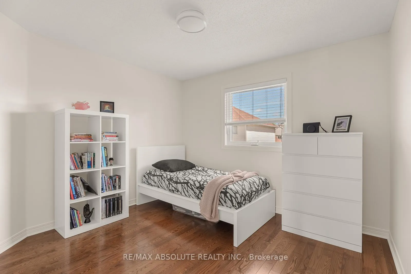 Photo 33 of 98 Yoho Drive, Ottawa, Kanata - Bridlewood — HOMEH