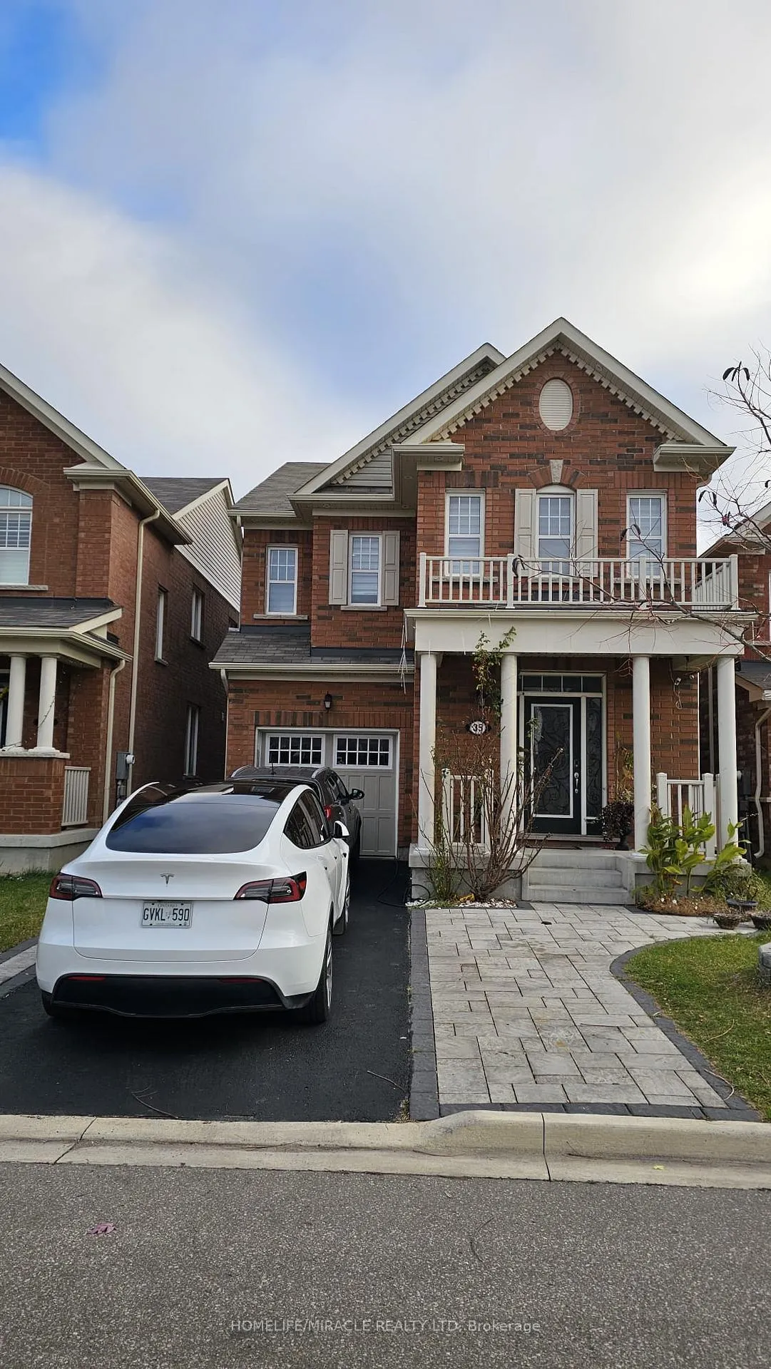 Photo 2 of 35 Stedford Crescent, Brampton, Northwest Brampton — HOMEH