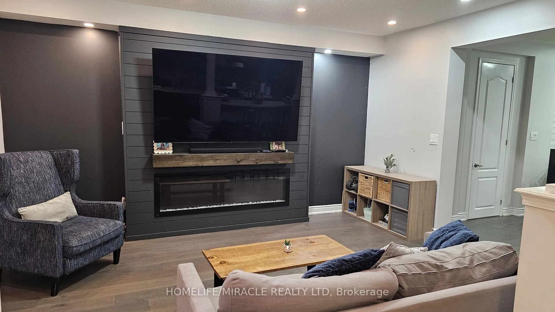 Photo 9 of 35 Stedford Crescent, Brampton, Northwest Brampton — HOMEH