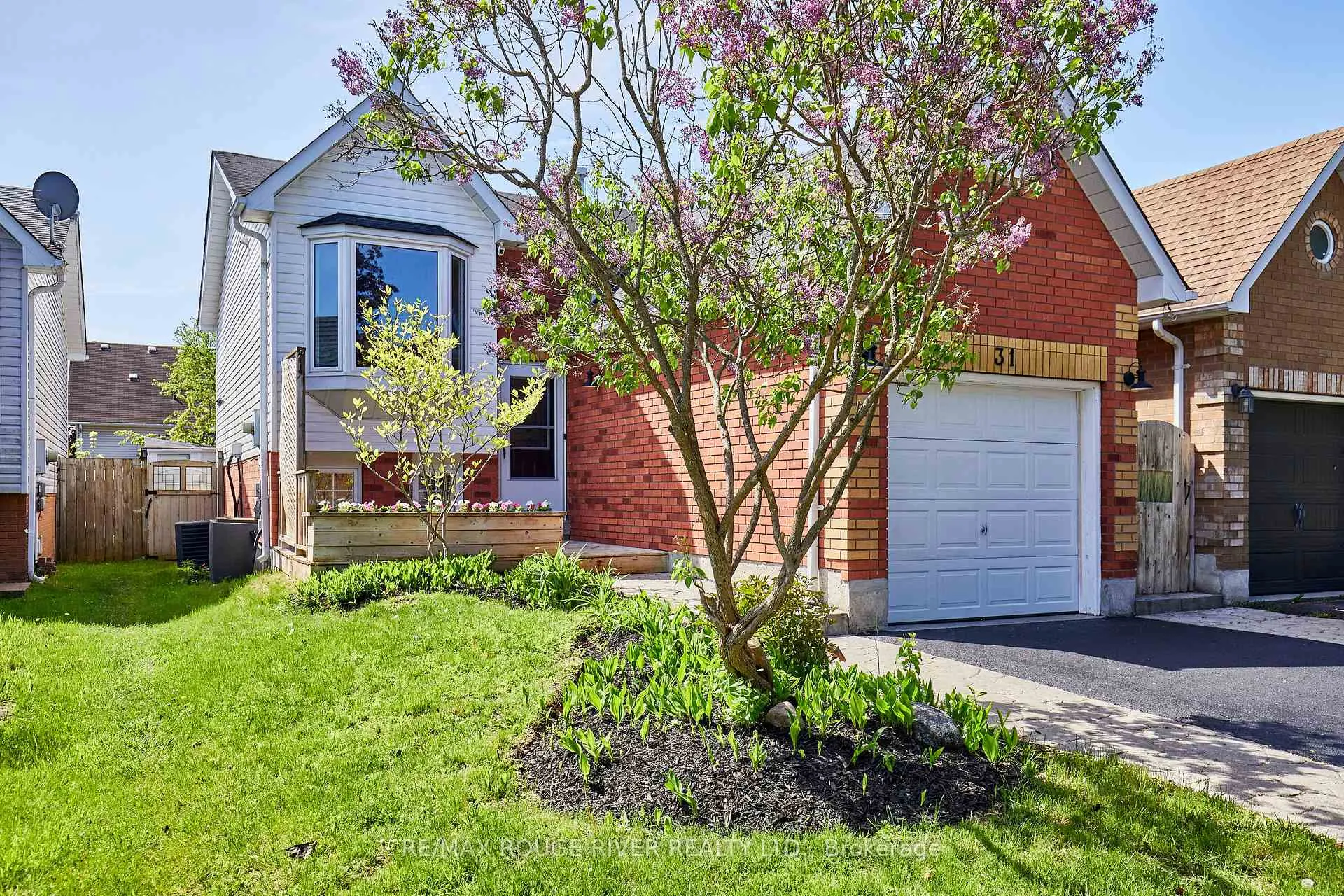 Photo 1 of 31 Champine Square, Clarington, Bowmanville — HOMEH